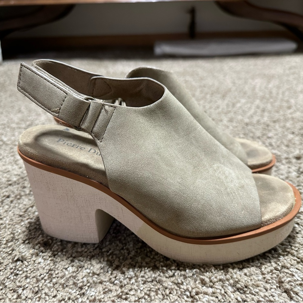 Women’s Pierre Dumas chunky comfortable walking heels tan nude suede 6.5
